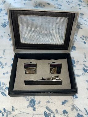 Sicura Men's Silver Tone Cufflink and Tie Clip Set New In Box